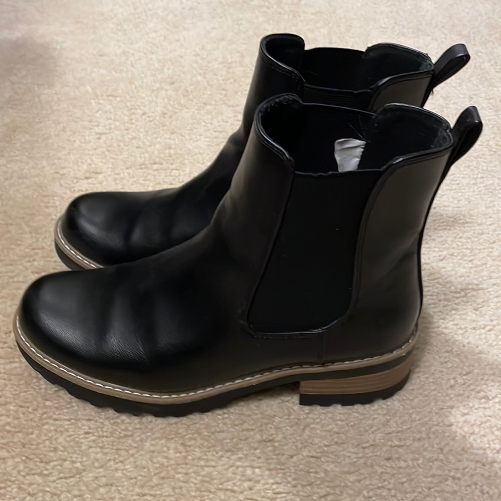 Women’s Chelsea boots